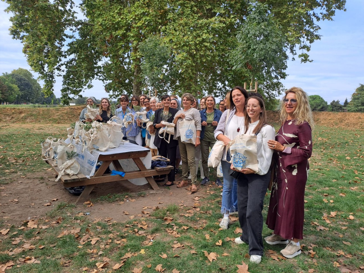Lucca, per la Festa dei nonni un ulivo per ogni scuola